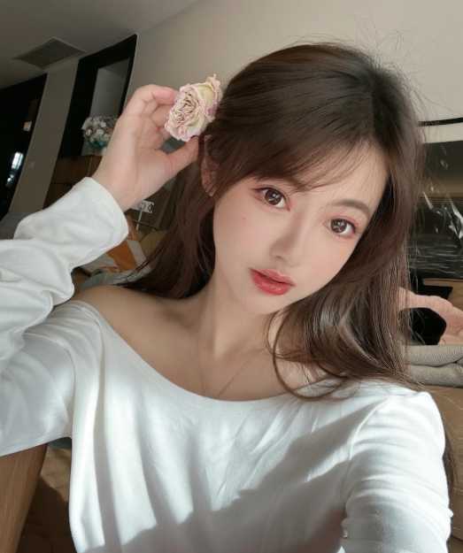 昆明年轻靓丽 邻家女孩 颜控首选 粉嫩鲍鱼 任你玩